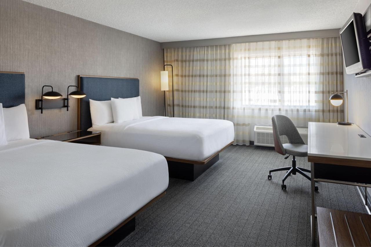 Queen Room with Two Queen Beds and Bathtub - Mobility Access/Hearing Accessible