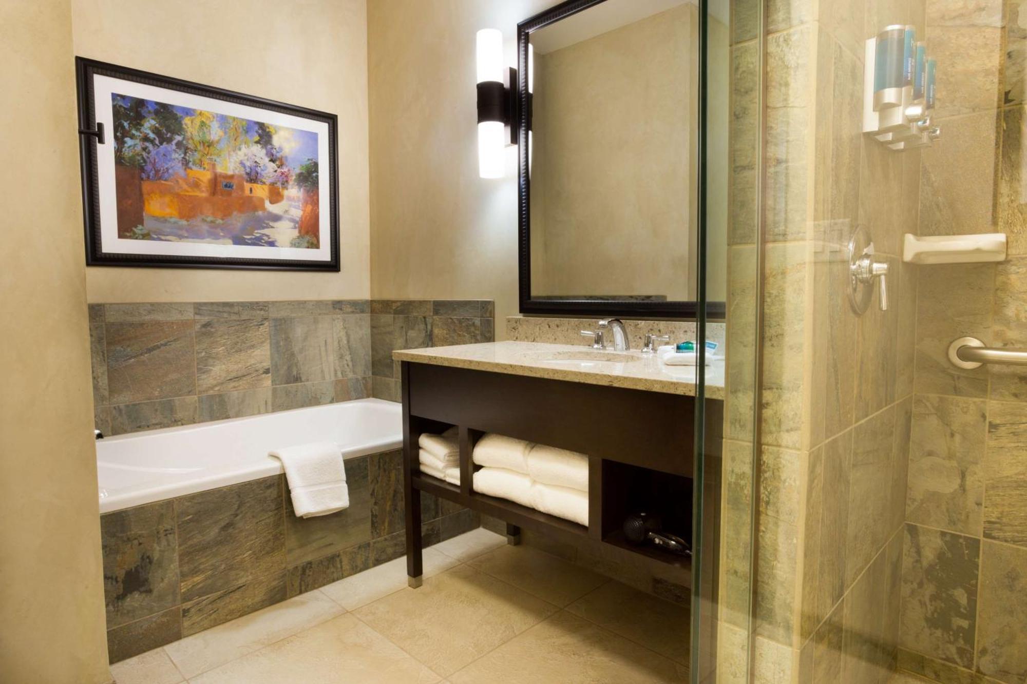 Suite Lit King-Size avec Canapé-Lit et Baignoire